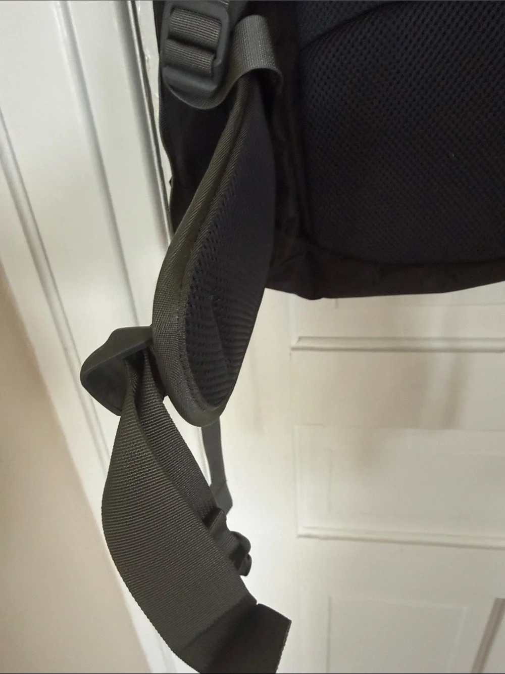 MYSTERY RANCH Scree Backpack in Black with Yellow Accent